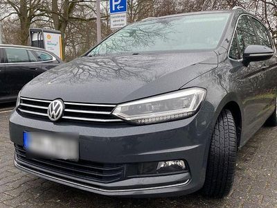 Grau Gebraucht 2020 VW Touran Van / Kleinbus | 15.190 € (Guter Preis)