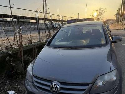 Grau Gebraucht 2006 VW Golf IV Trendline Kleinwagen | 2.300 € (Fairer Preis)