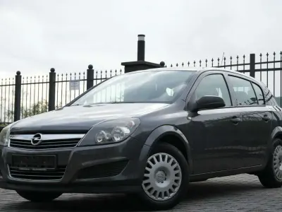 Używany Opel Astra 116 KM (85 kW) 2009 Szary Sedan/Limuzyna