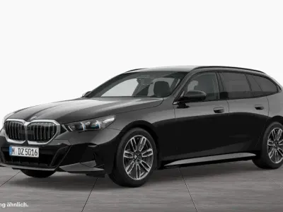 Gebraucht BMW 520 M Sport 197 PS (144 kW) 2024 Saphirschwarz Kombi