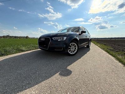 Gebraucht Audi A3 Design 116 PS (85 kW) 2018 Blau Limousine