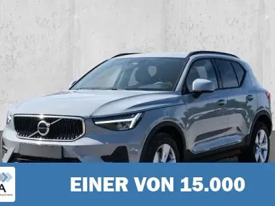 Neu Volvo XC40 Core 163 PS (119 kW) 2026 Grau SUV