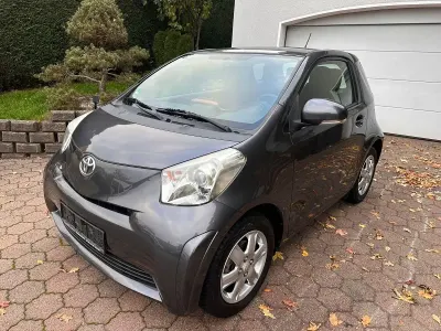 Gebraucht Toyota iQ 68 PS (50 kW) 2011 Grau Kleinwagen