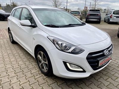 Gebraucht Hyundai i30 Trend 110 PS (80 kW) 2015 Weiß Kombi