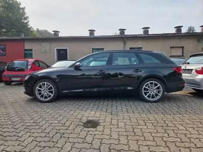 Gebraucht Audi A4 Basis 150 PS (110 kW) 2017 Schwarz Kombi