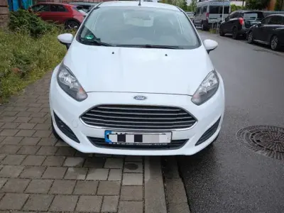 Gebraucht Ford Fiesta Trend 60 PS (44 kW) 2013 Weiß Kleinwagen