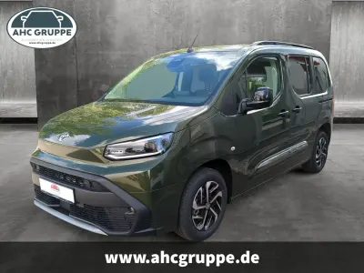 Neu Toyota Proace Verso City 131 PS (96 kW) 2026 Gruen Kombi