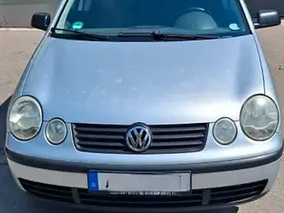 Używany VW Polo Basis 54 KM (39 kW) 2005 Srebrny Hatchback