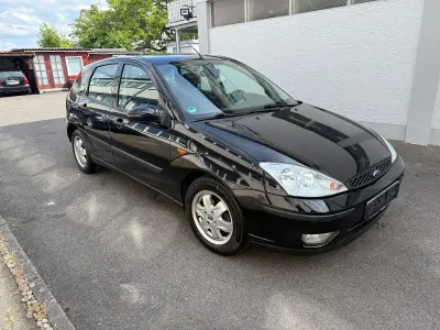 Second-hand Ford Focus Ambiente 116 CP (85 kW) 2002 Negru Berlinǎ