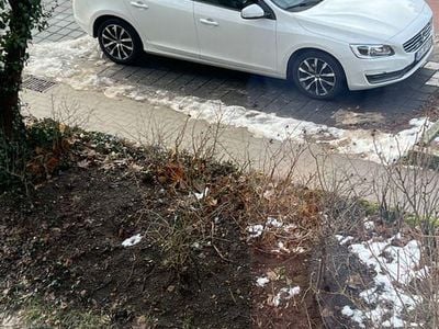 Weiß Gebraucht 2015 Volvo V60 Kinetic Kombi | 10.650 € (Guter Preis)