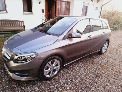 Gebraucht Mercedes B180 Urban 122 PS (89 kW) 2015 Grau Van / Kleinbus