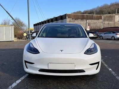 Weiß Gebraucht 2021 Tesla Model 3 Standard Range Plus Limousine | 23.700 € (Fairer Preis)