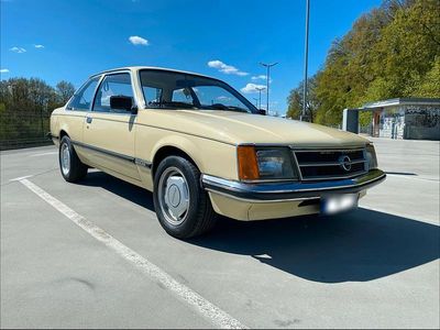 Begagnad Opel Commodore S 115 HK (84 kW) 1980 Beige Kombi