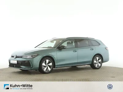 Gebraucht VW Passat R-line 272 PS (200 kW) 2025 Grün Kombi