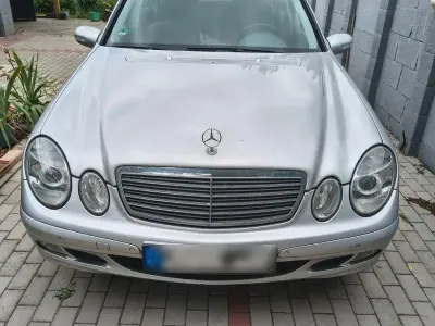 Gebraucht Mercedes E240 Classic 177 PS (130 kW) 2003 Silber Limousine
