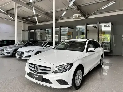 Gebraucht Mercedes C180 122 PS (89 kW) 2021 Polarweiss  unilack Kombi