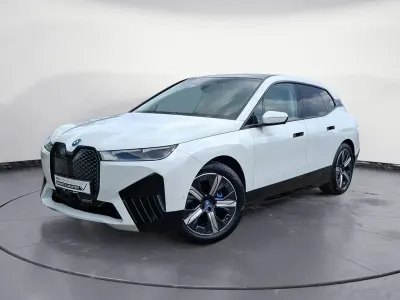 Gebraucht BMW iX Sport Line 239 kW (326 PS) 2023 Weiß SUV