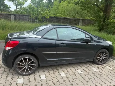 Gebraucht Peugeot 207 CC Allure 120 PS (88 kW) 2014 Schwarz Cabrio