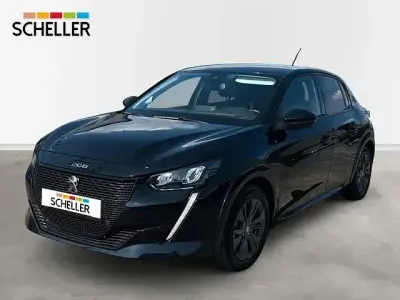 Gebraucht Peugeot e-208 Allure 100 kW (136 PS) 2022 Schwarz Kleinwagen