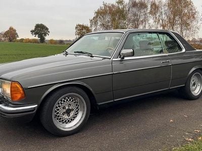 Grau Gebraucht 1984 Mercedes 230 Coupé | 13.800 €