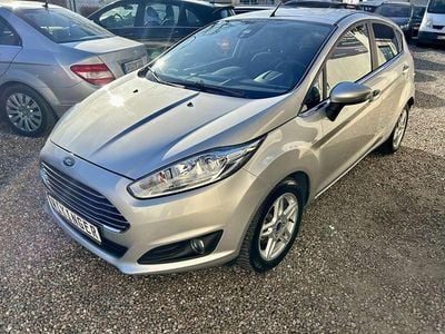 Gebraucht Ford Fiesta Titanium 101 PS (74 kW) 2014 Polarsilber metallic (metallic) Kleinwagen