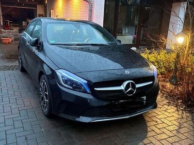 Usata Mercedes A180 Style 122 CV (89 kW) 2017 Nero Berlina