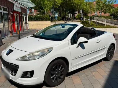 Gebraucht Peugeot 207 CC 112 PS (82 kW) 2011 Weiß Cabrio