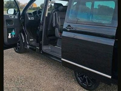 Second-hand VW T5 Comfortline 179 CP (131 kW) 2011 Negru Van