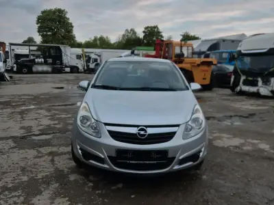 Gebraucht Opel Corsa 80 PS (58 kW) 2012 Silber Kleinwagen