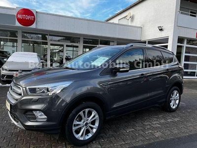 Gebraucht Ford Kuga Titanium 150 PS (110 kW) 2017 Grau SUV