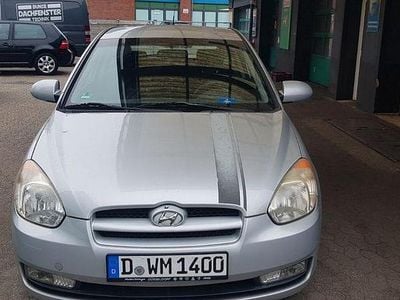 Gebraucht Hyundai Accent 97 PS (71 kW) 2007 Silber Limousine
