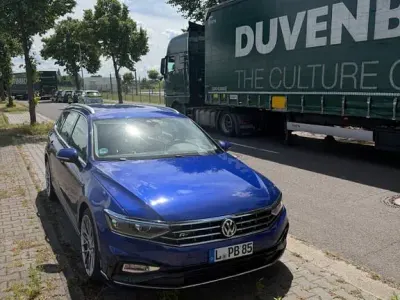 Gebraucht VW Passat R 239 PS (175 kW) 2019 Blau Kombi