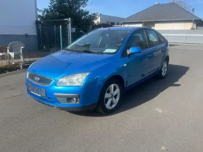 Używany Ford Focus Titanium 116 KM (85 kW) 2005 Niebieski Sedan/Limuzyna