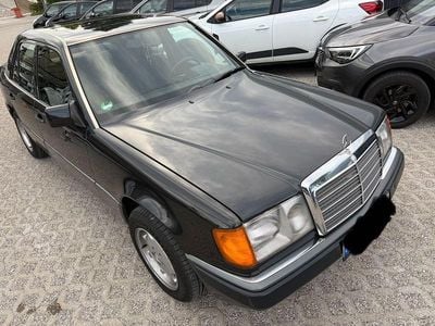 Gebraucht Mercedes E260 160 PS (117 kW) 1991 Schwarz Limousine