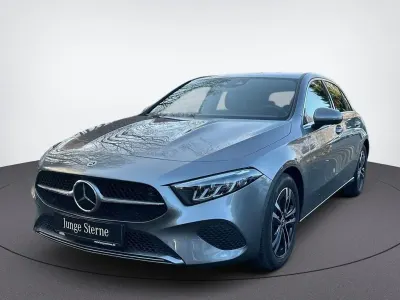 Gebraucht Mercedes A200 Progressive 163 PS (119 kW) 2023 Metalliclack mountaingrau Limousine