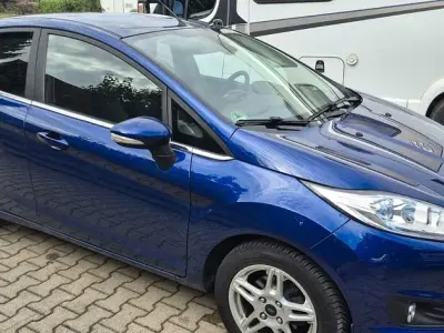 Gebraucht Ford Fiesta Champions Edition 80 PS (58 kW) 2014 Blau Kleinwagen