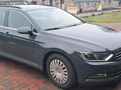 Gebraucht VW Passat 150 PS (110 kW) 2018 Grau Kombi