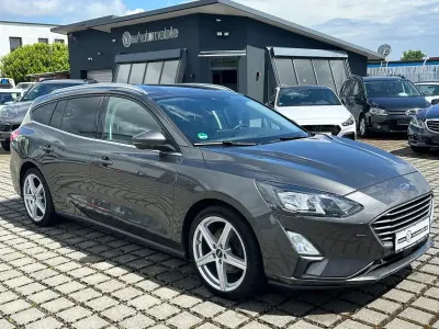 Gebraucht Ford Focus Cool & Connect 150 PS (110 kW) 2019 Grau Limousine