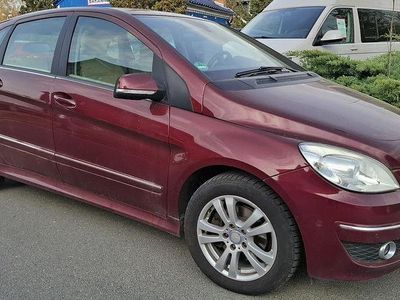 Gebraucht Mercedes B200 140 PS (102 kW) 2009 Rot Van / Kleinbus