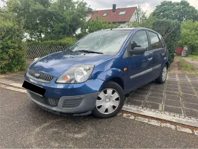 Używany Ford Fiesta Ambiente 69 KM (50 kW) 2006 Niebieski Hatchback