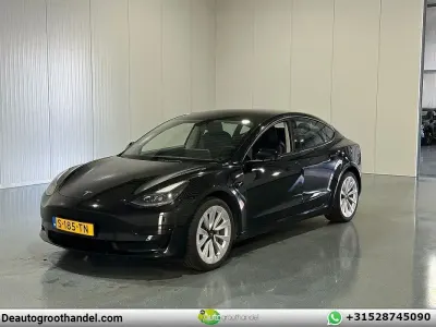 Second-hand Tesla Model 3 Standard Range 175 kW (238 CP) 2023 Negru Berlinǎ