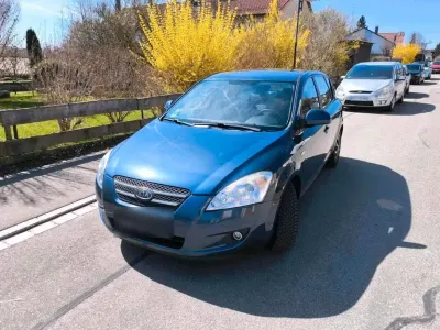Gebraucht Kia Ceed 122 PS (89 kW) 2009 Blau Kleinwagen