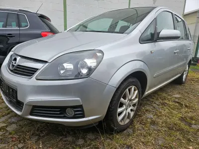 Second-hand Opel Zafira Edition 105 CP (77 kW) 2005 Argintiu Monovolum