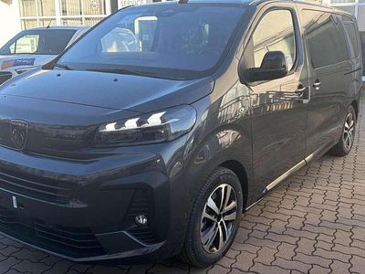 Neu Peugeot Traveller Allure 179 PS (131 kW) 2025 Grau Van / Kleinbus