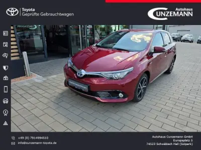 Gebraucht Toyota Auris Hybrid Edition-S 136 PS (100 kW) 2017 Rot Limousine