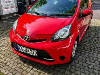 Second-hand Toyota Aygo 68 CP (50 kW) 2013 Roșu Hatchback