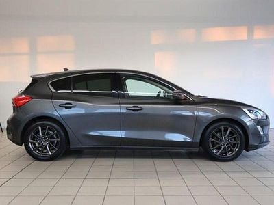 Begagnad Ford Focus Cool & Connect 147 HK (108 kW) 2018 Grå Sedan