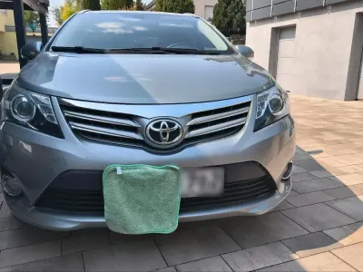 Gebraucht Toyota Avensis 124 PS (91 kW) 2012 Silber Kombi