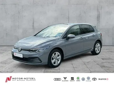 Gebraucht VW Golf VIII Life 131 PS (96 kW) 2020 Grau Limousine