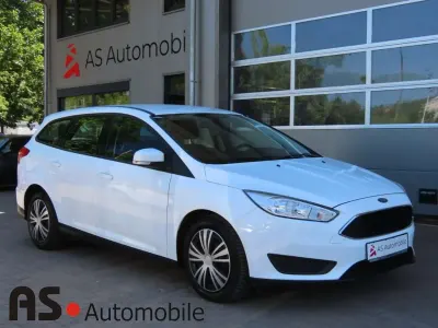 Gebraucht Ford Focus Trend 101 PS (74 kW) 2017 Frozen white Kombi
